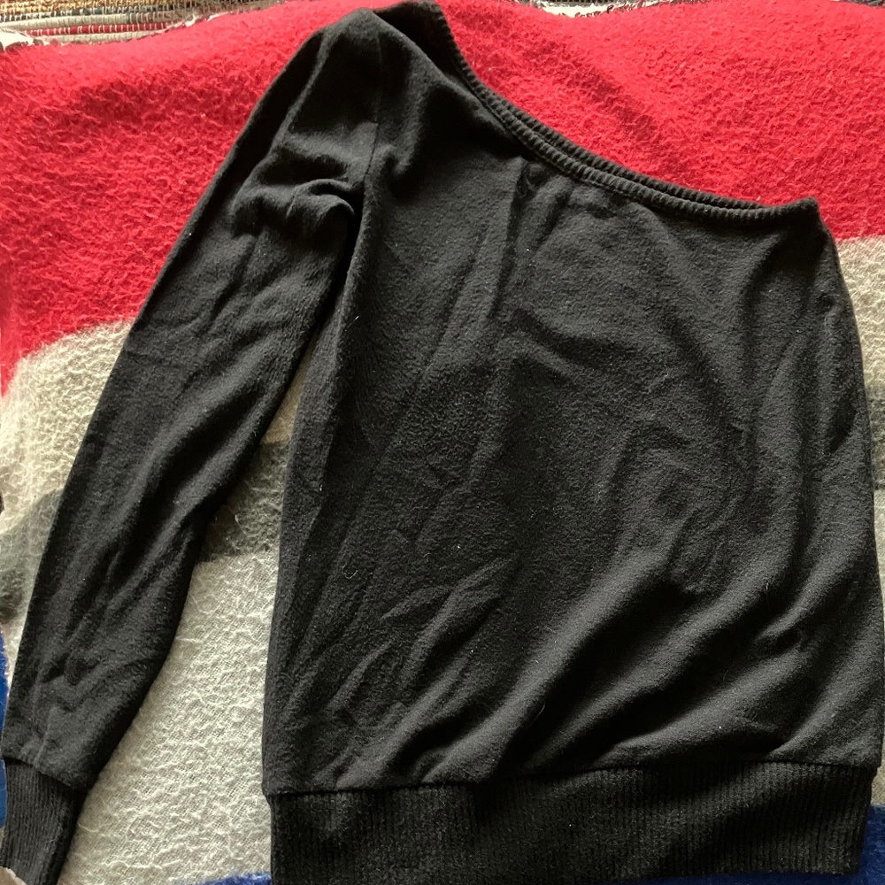 Abercombie & Fitch Small One black shoulder spring sweater